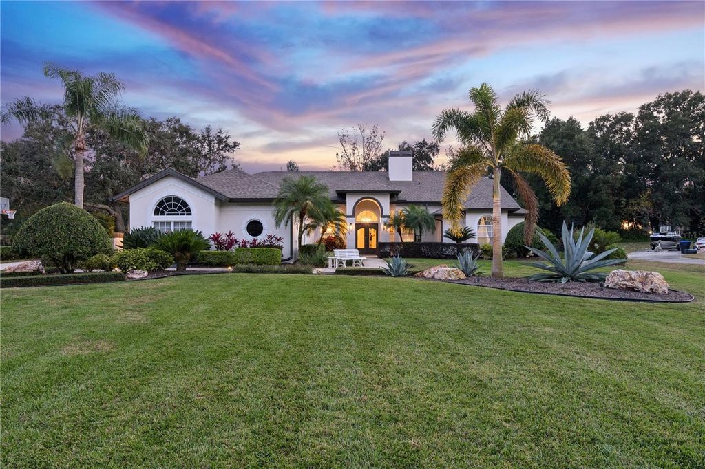 Image 65 of property listing at 10442 BIRCH TREE LANE, Windermere, FL 34786