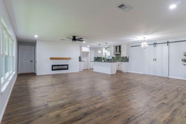 1404 Country Club Road, Ennis, TX 75119