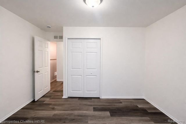 146 W Beverly Avenue, Pontiac, MI 48340