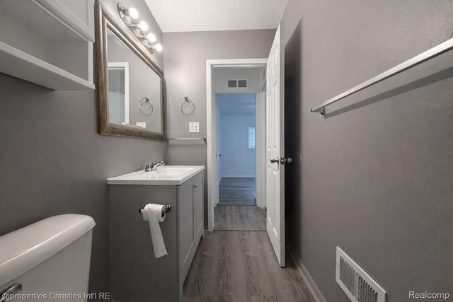 146 W Beverly Avenue, Pontiac, MI 48340