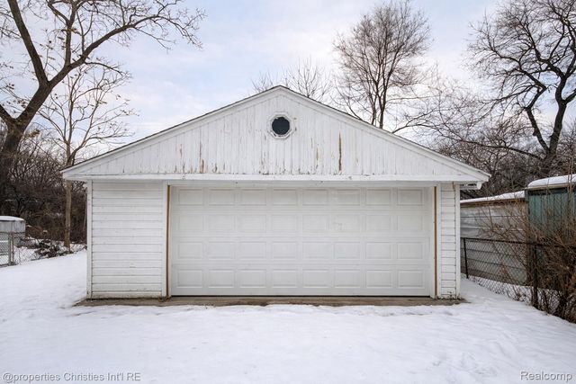 146 W Beverly Avenue, Pontiac, MI 48340