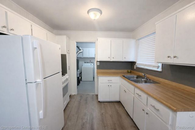 146 W Beverly Avenue, Pontiac, MI 48340