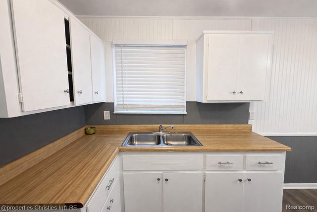 146 W Beverly Avenue, Pontiac, MI 48340