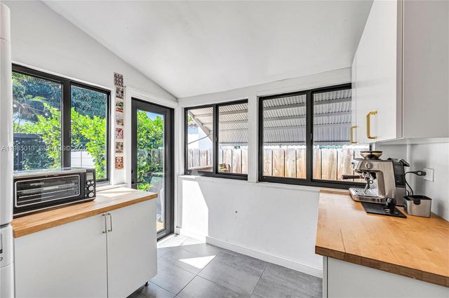 1240 SW 21st St, Miami, FL 33145