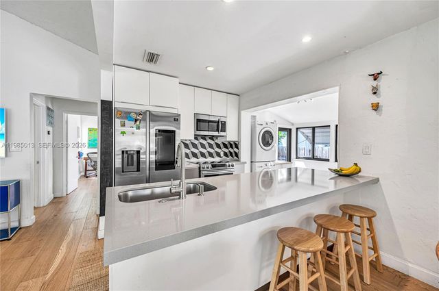 1240 SW 21st St, Miami, FL 33145