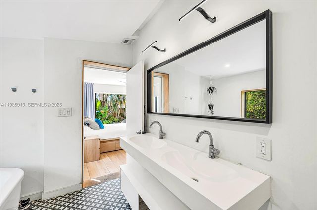 1240 SW 21st St, Miami, FL 33145