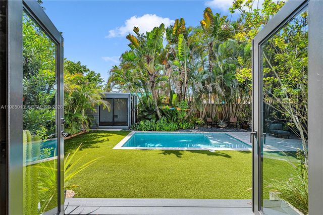 1240 SW 21st St, Miami, FL 33145