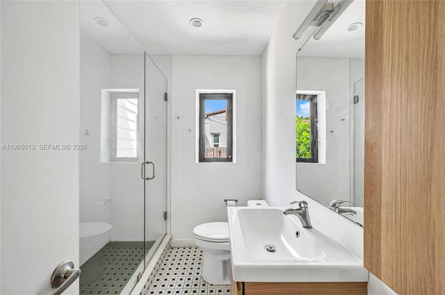 1240 SW 21st St, Miami, FL 33145