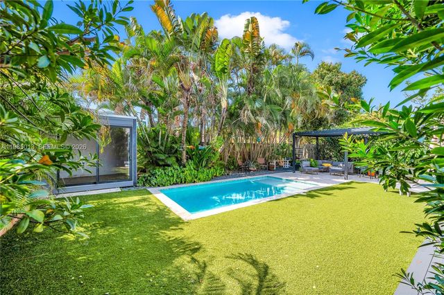 1240 SW 21st St, Miami, FL 33145