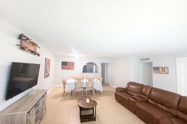 4052 N Pine Island Road, Sunrise, FL 33351