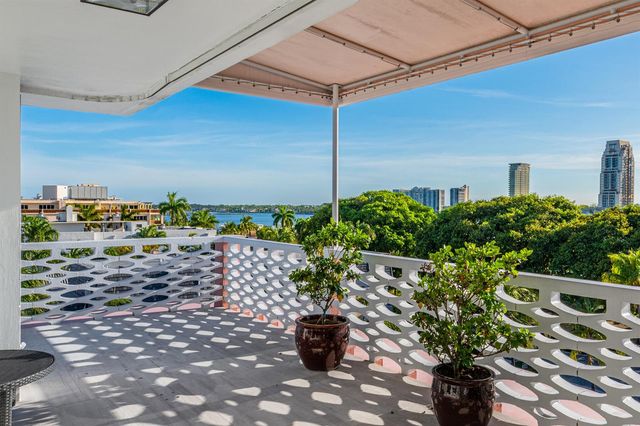 315 S Lake Drive Ph D, Palm Beach, FL 33480