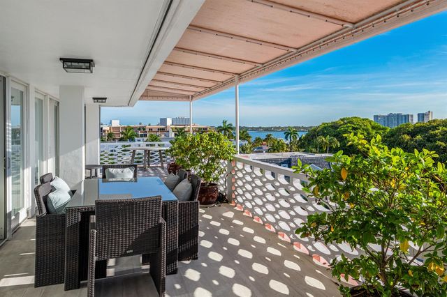 315 S Lake Drive Ph D, Palm Beach, FL 33480