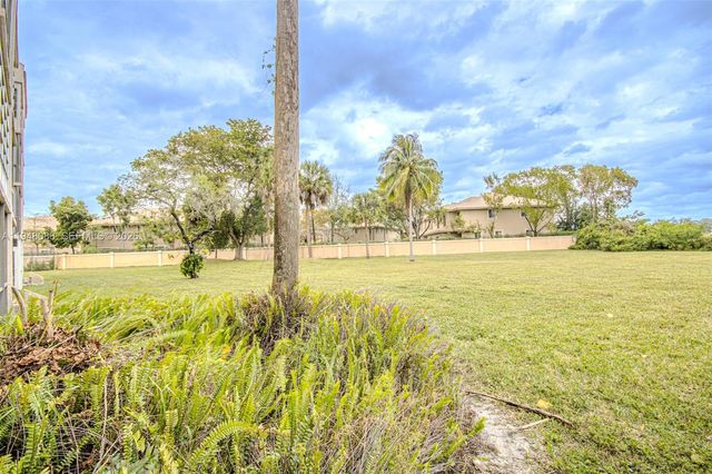 2541 Aragon Blvd 105, Sunrise, FL 33322