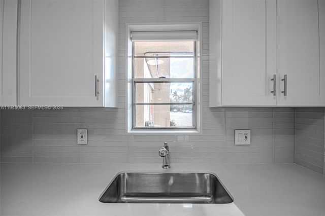 2541 Aragon Blvd 105, Sunrise, FL 33322