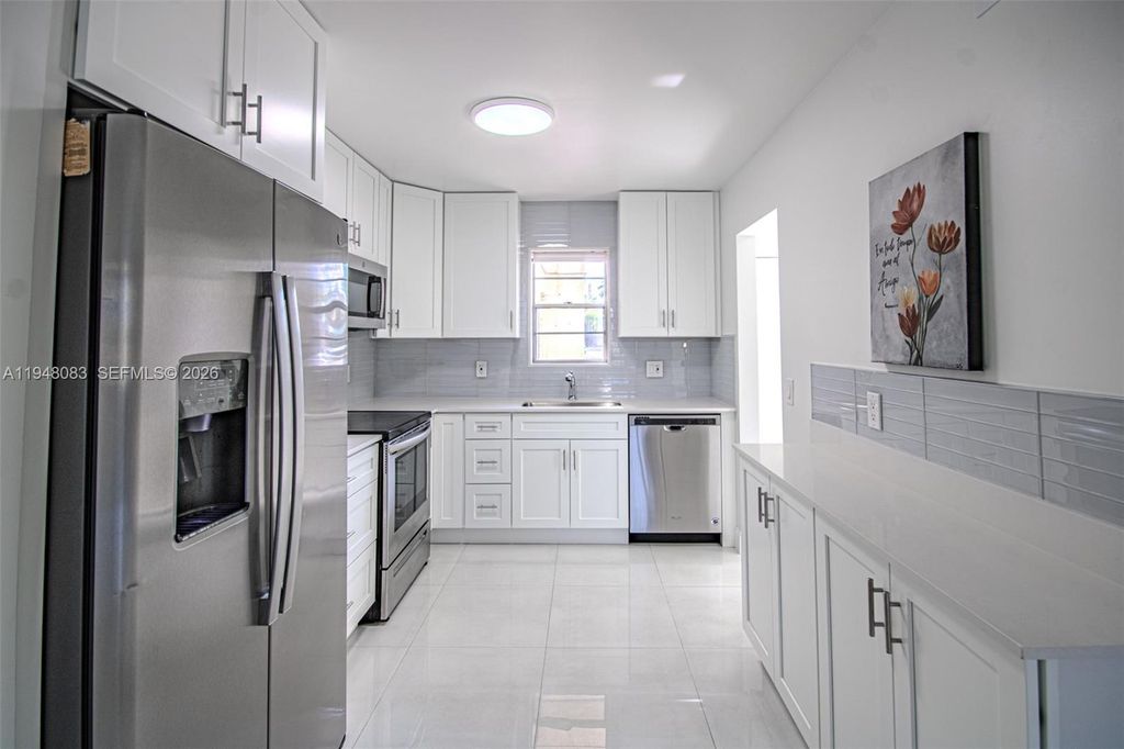 2541 Aragon Blvd 105, Sunrise, FL 33322