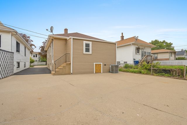 1923 S 4th Avenue, Maywood, IL 60153
