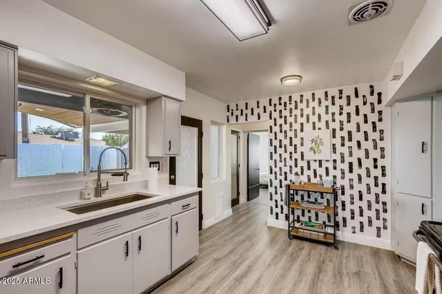 8115 E Edgemont Avenue, Scottsdale, AZ 85257