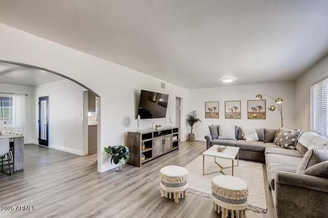 8115 E Edgemont Avenue, Scottsdale, AZ 85257