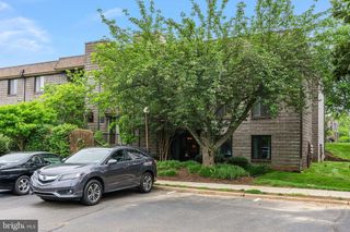 193 SOUTHWARK CT, Holland, PA 18966