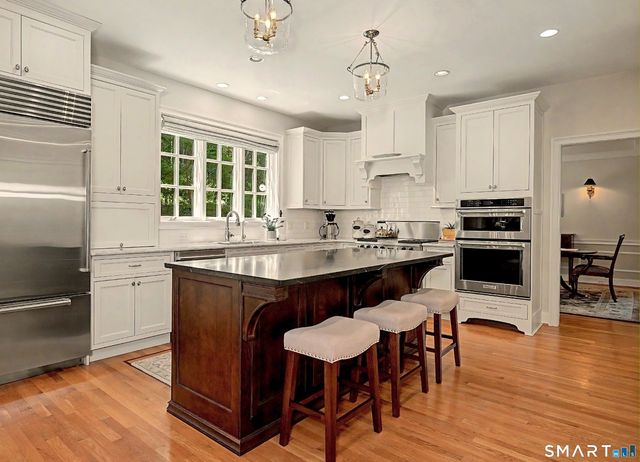 70 Westbury, Avon, CT 06001