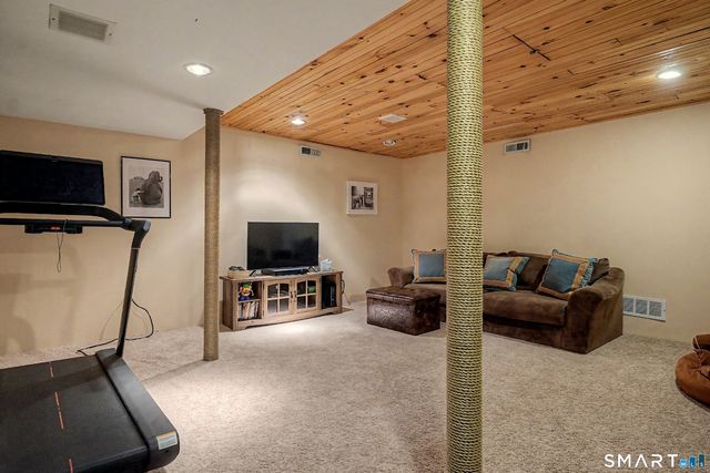 70 Westbury, Avon, CT 06001