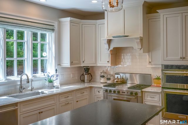 70 Westbury, Avon, CT 06001