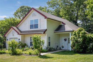 4 Blair Court, Coram, NY 11727