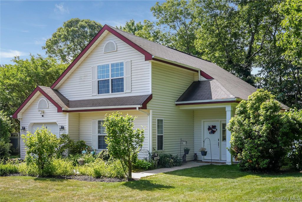 4 Blair Court, Coram, NY 11727