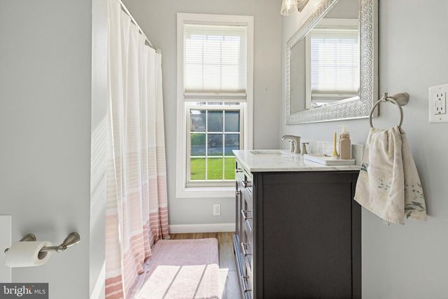 7 THORNHILL LN, Willow Street, PA 17584