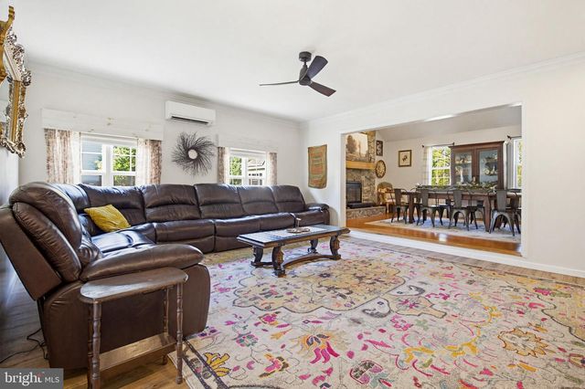 7 THORNHILL LN, Willow Street, PA 17584
