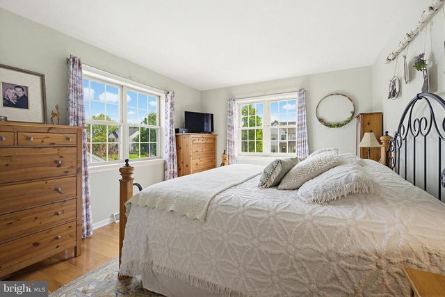 7 THORNHILL LN, Willow Street, PA 17584