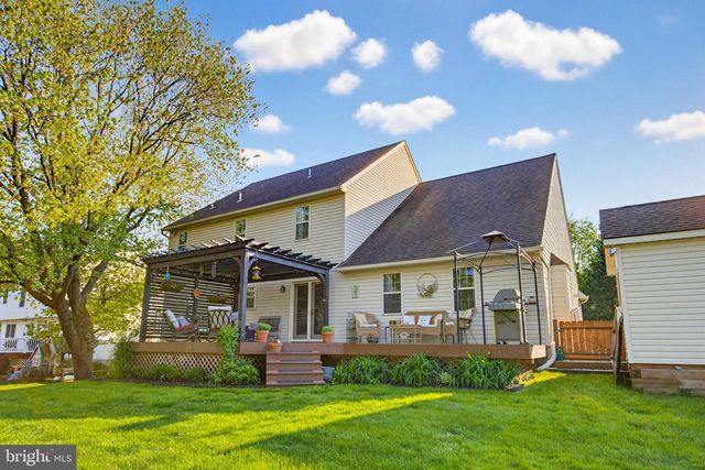 7 THORNHILL LN, Willow Street, PA 17584