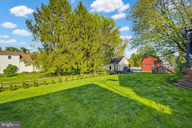 7 THORNHILL LN, Willow Street, PA 17584