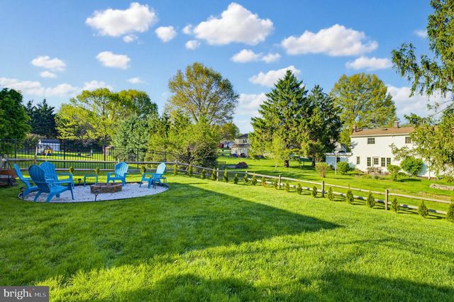 7 THORNHILL LN, Willow Street, PA 17584
