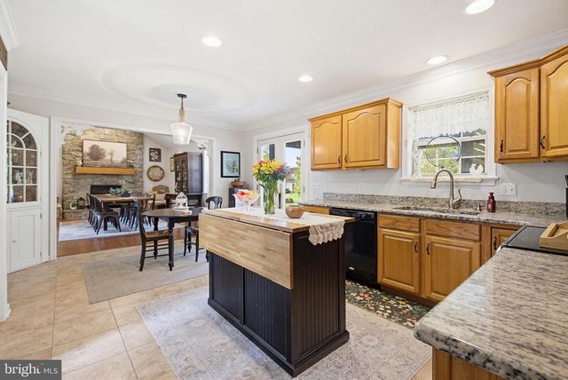 7 THORNHILL LN, Willow Street, PA 17584