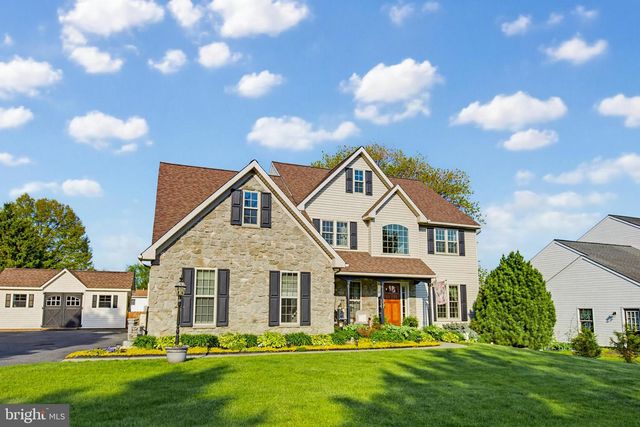 7 THORNHILL LN, Willow Street, PA 17584