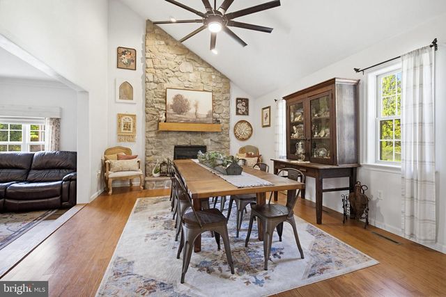 7 THORNHILL LN, Willow Street, PA 17584