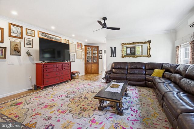 7 THORNHILL LN, Willow Street, PA 17584