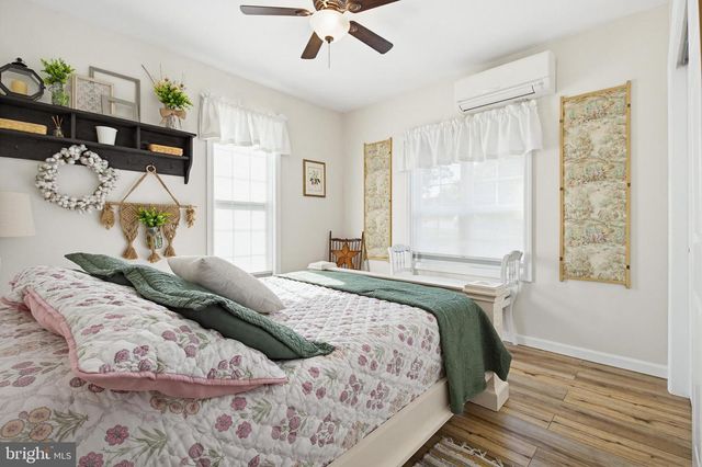 7 THORNHILL LN, Willow Street, PA 17584