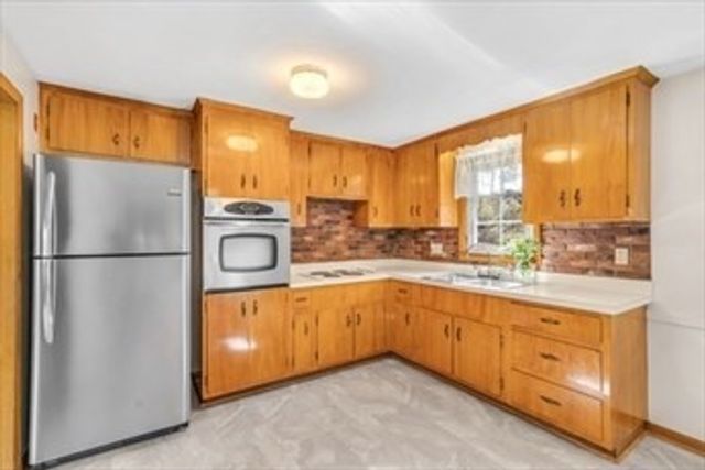 27 Westboro Rd, Marlborough, MA 01752