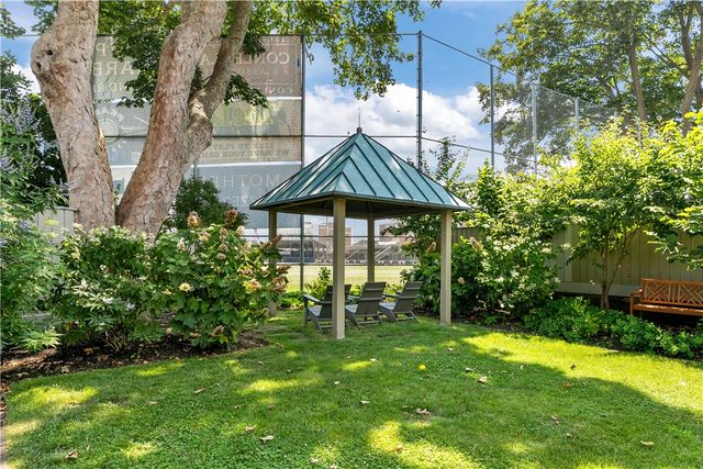 22 Bridge Street, Newport, RI 02840