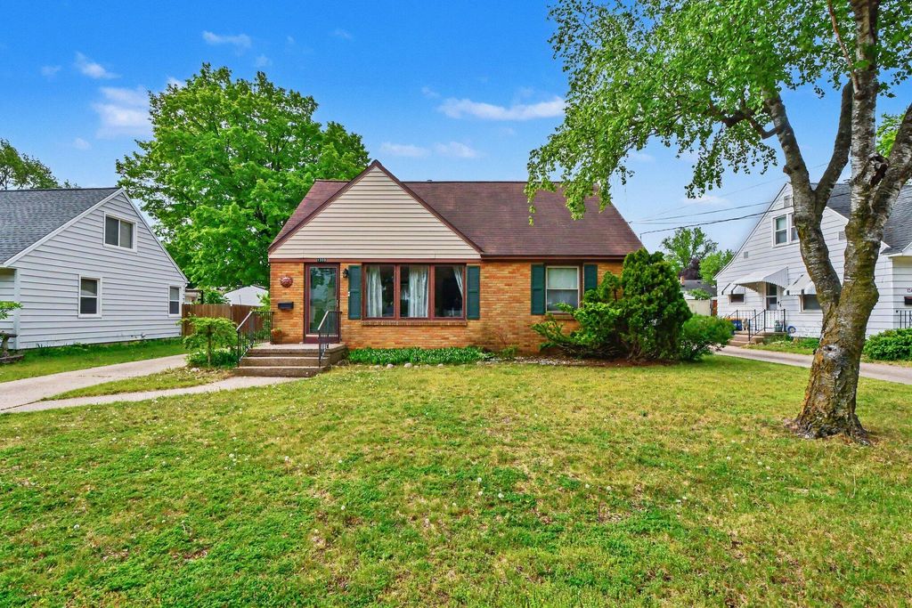 1308 Ellsmere Street NE, Grand Rapids, MI 49505