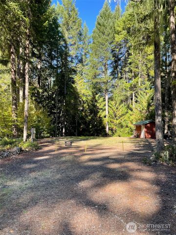 20 N Oxbow Place, Hoodsport, WA 98548