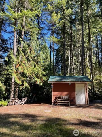 20 N Oxbow Place, Hoodsport, WA 98548