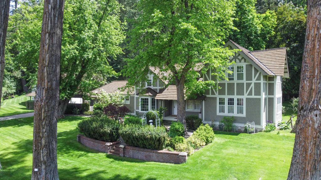 12720 N Vistawood Ct, Spokane, WA 99218