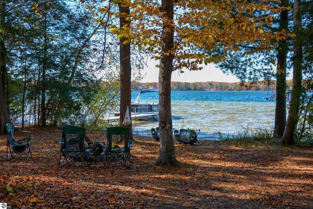 1335 W Outer Drive, Traverse City, MI 49685