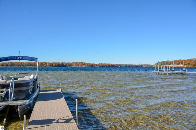 1335 W Outer Drive, Traverse City, MI 49685