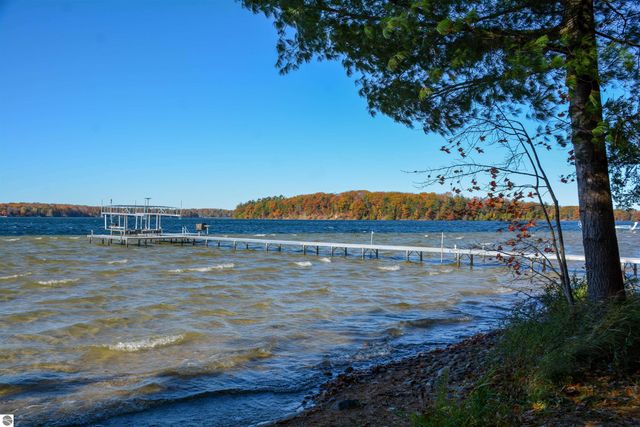 1335 W Outer Drive, Traverse City, MI 49685