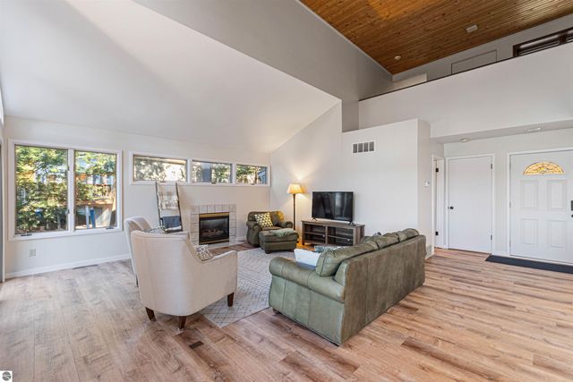 1335 W Outer Drive, Traverse City, MI 49685