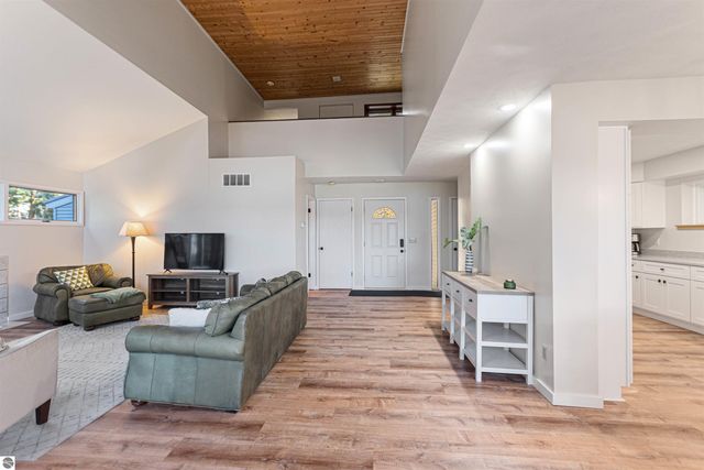 1335 W Outer Drive, Traverse City, MI 49685